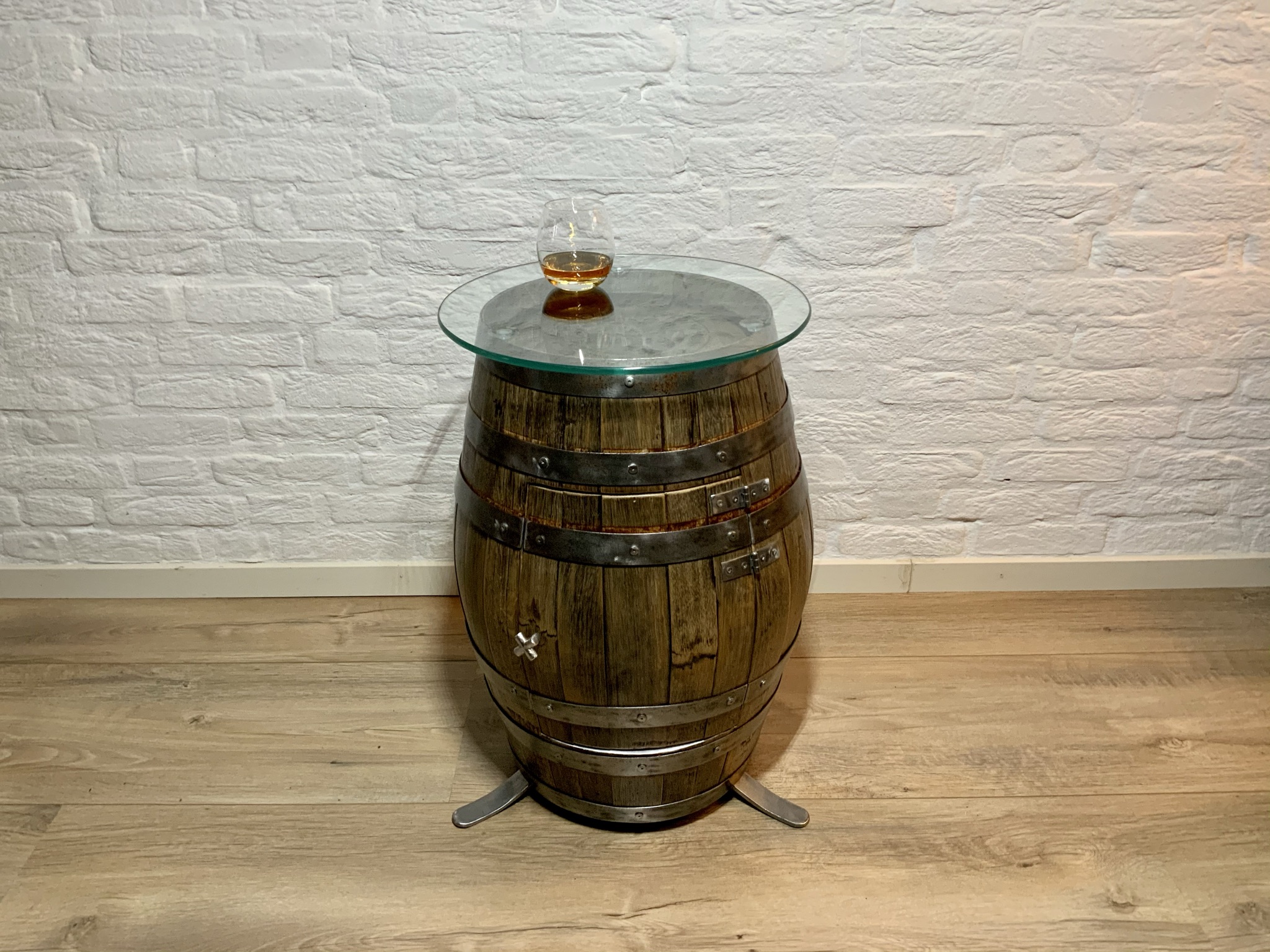 Tuthilltown Bourbon Whisky vat tafel geheel